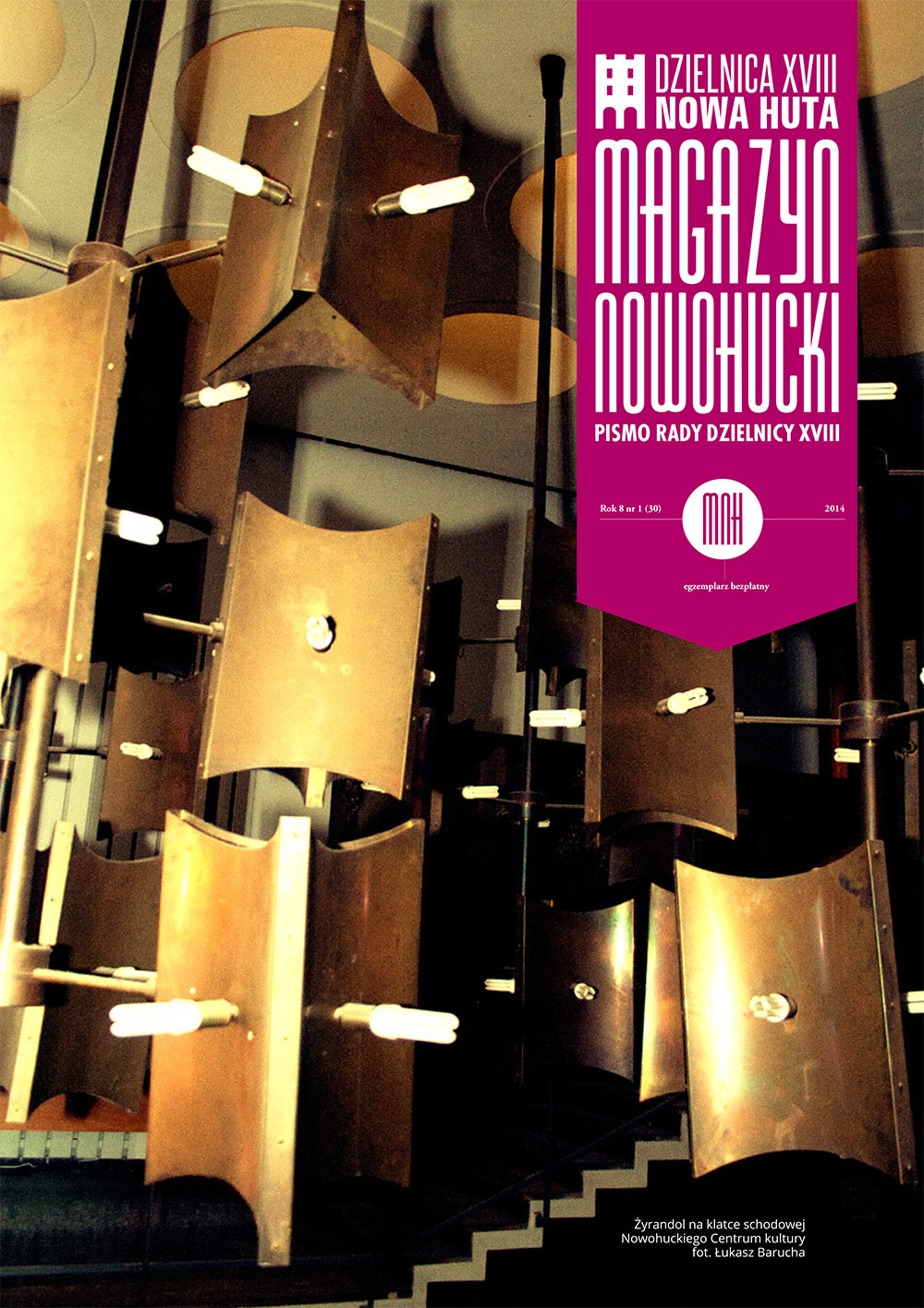 Żyrandol na klatce schodowej Nowohuckiego Centrum Kultury